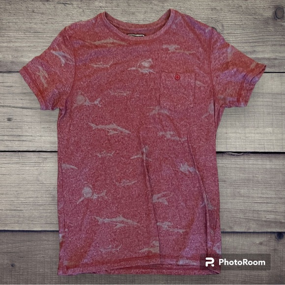 Front pocket, shark design, t-shirt - Picture 1 of 5